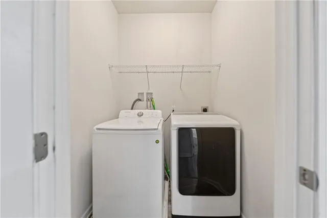 $2,700 | 407 Fairmont Drive, Warrendale, PA 15086