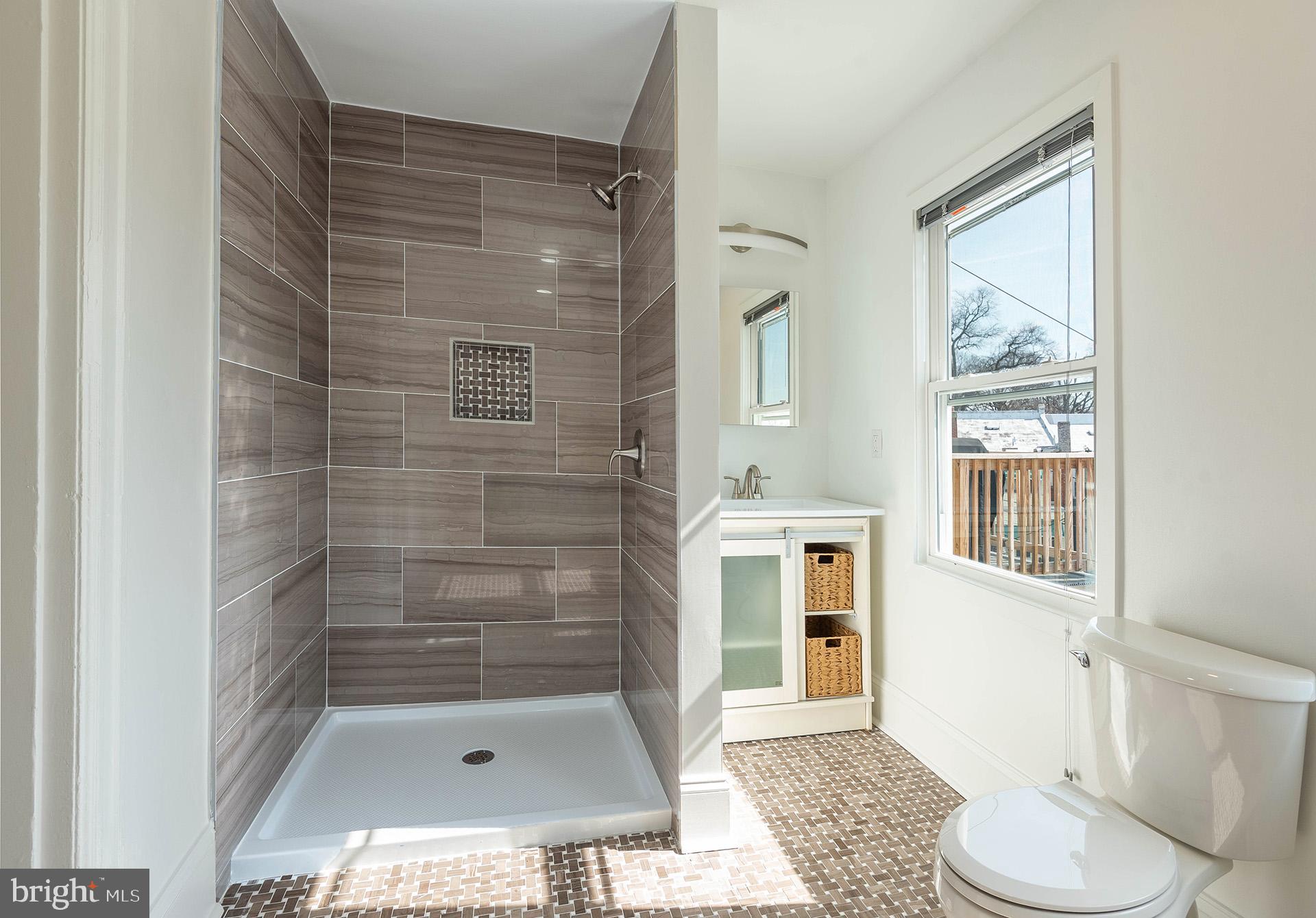 214 Upshur Street Northwest Washington, DC 20011 - Photo 24 of 50 Primary suite full bathroom