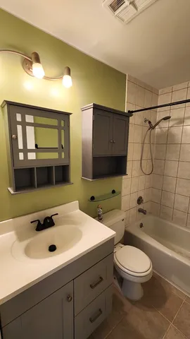 $240,000 | 8 Oak Creek Drive, Unit 1803, Buffalo Grove, IL 60089