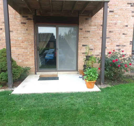 $240,000 | 8 Oak Creek Drive, Unit 1803, Buffalo Grove, IL 60089