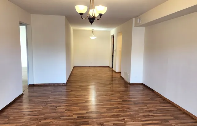 $240,000 | 8 Oak Creek Drive, Unit 1803, Buffalo Grove, IL 60089