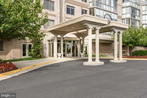 $368,000 | 19355 Cypress Ridge Terrace, Unit 1022, Leesburg, VA 20176