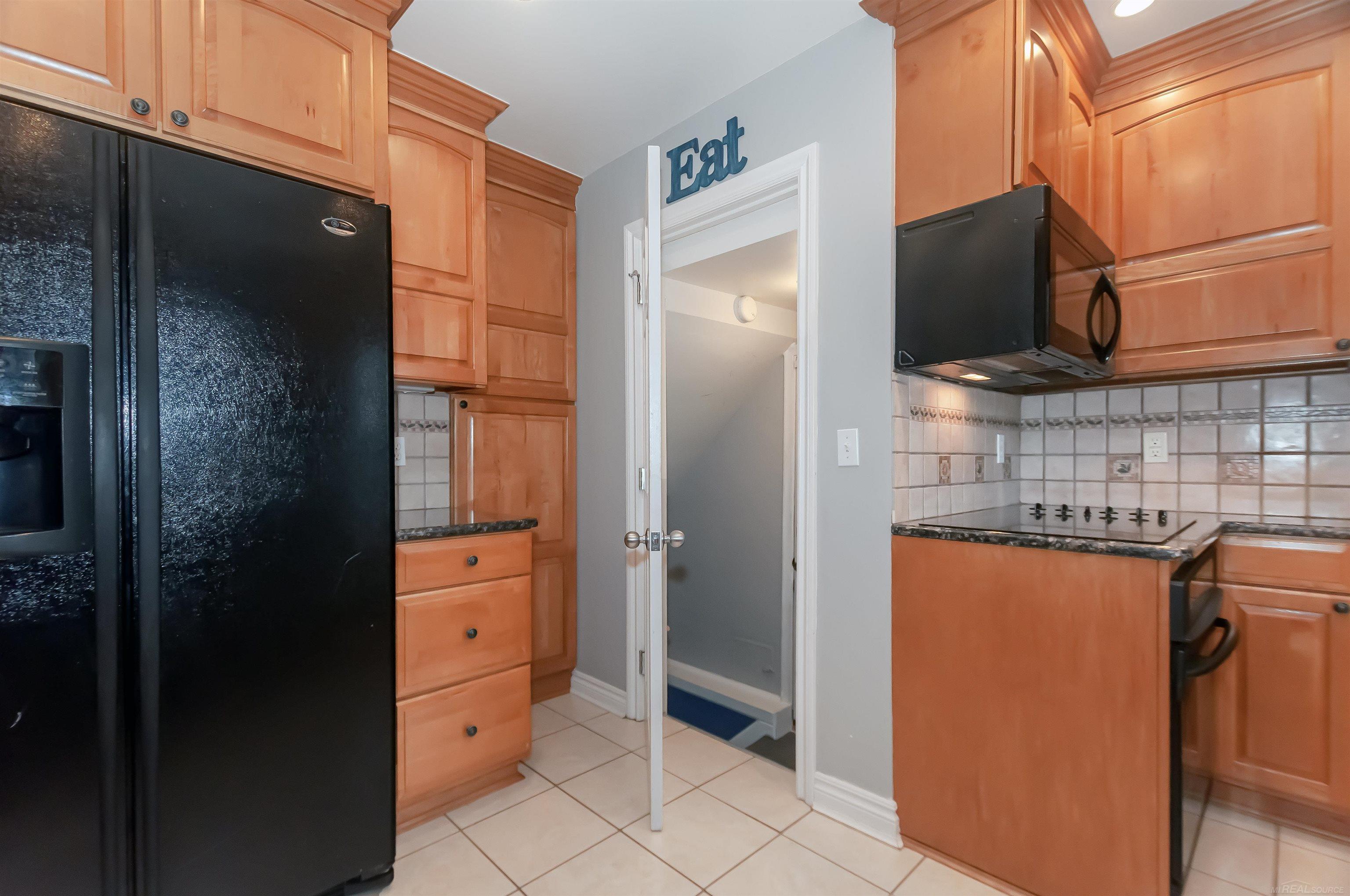 1891 Oxford Road Grosse Pointe, MI 48236 - Photo 14 of 34 50086280-13.JPG