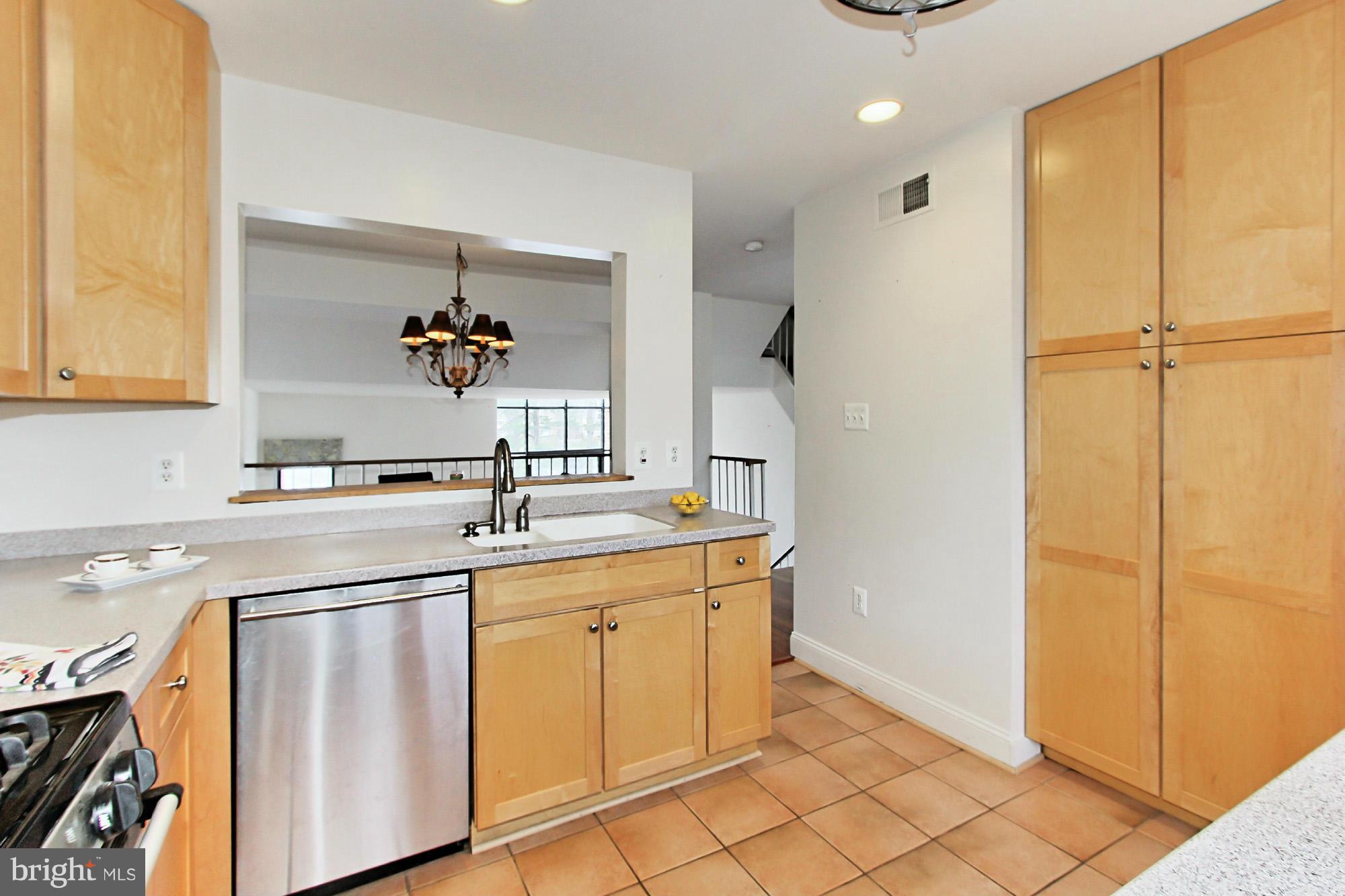 11008 Thrush Ridge Road Reston, VA 20191 - Photo 10 of 27 Kitchen