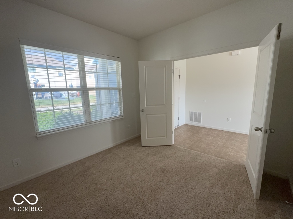 5860 Crowley Parkway Whitestown, IN 46075 - Photo 3 of 29