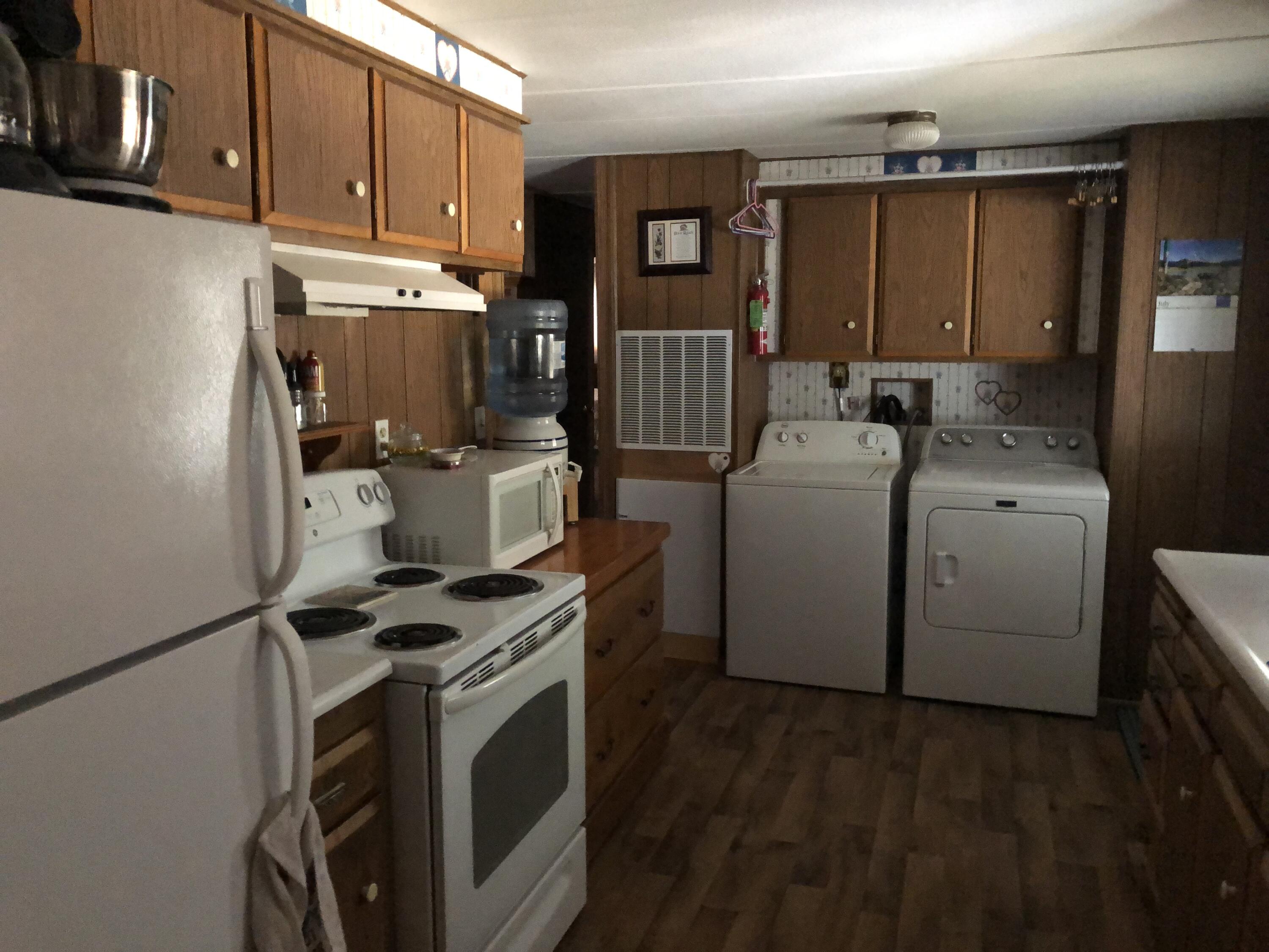 52088 Stearns Road La Pine, OR 97739 - Photo 16 of 22 Stearns laundry