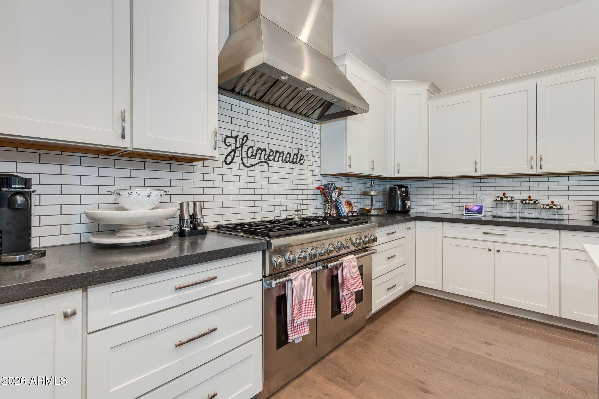 5039 North 35th Street Phoenix, AZ 85018 - Photo 9 of 27 Kitchen 3
