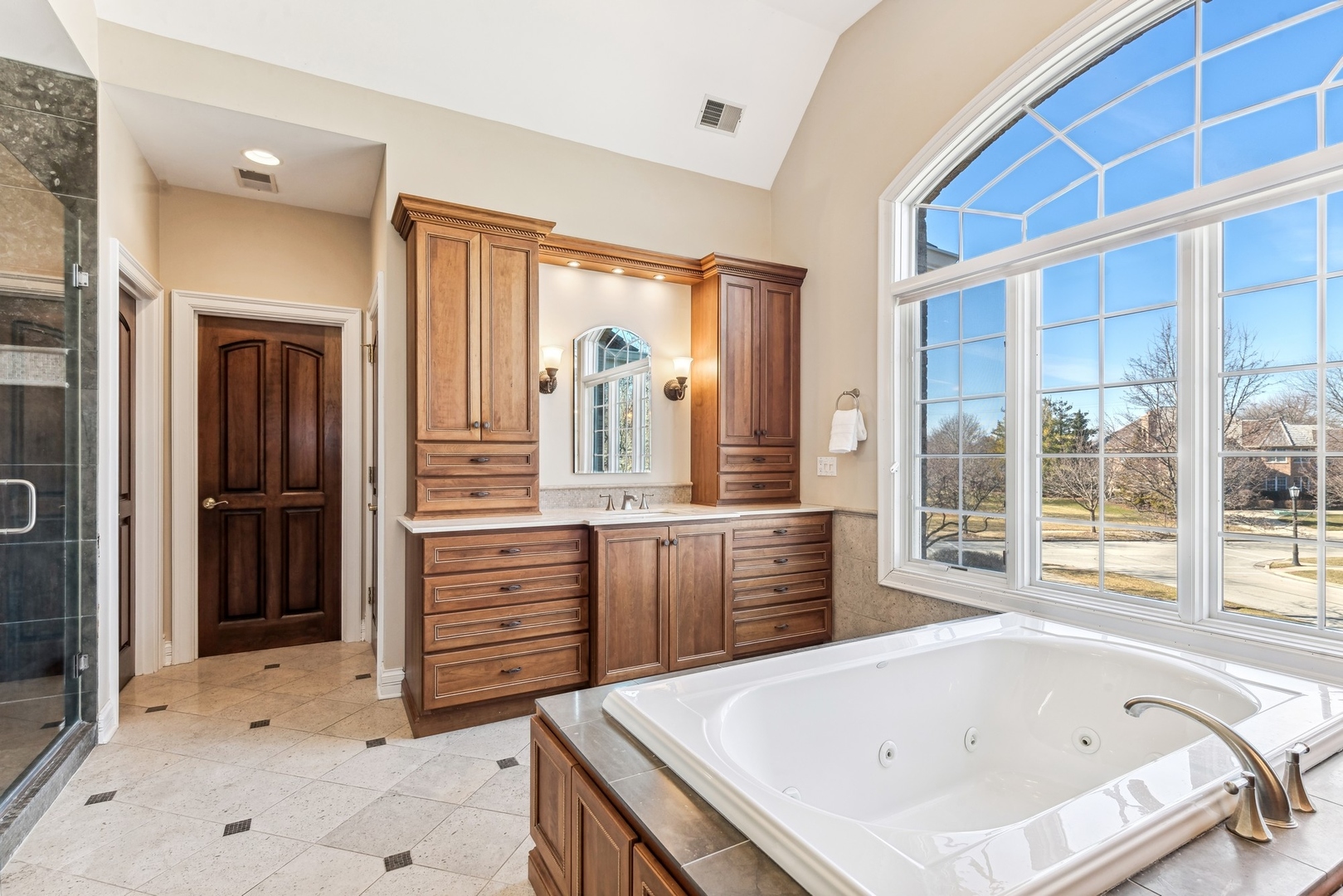 1334 Brandywine Road Libertyville, IL 60048 - Photo 13 of 32 a bathroom with a tub a sink and a large mirror