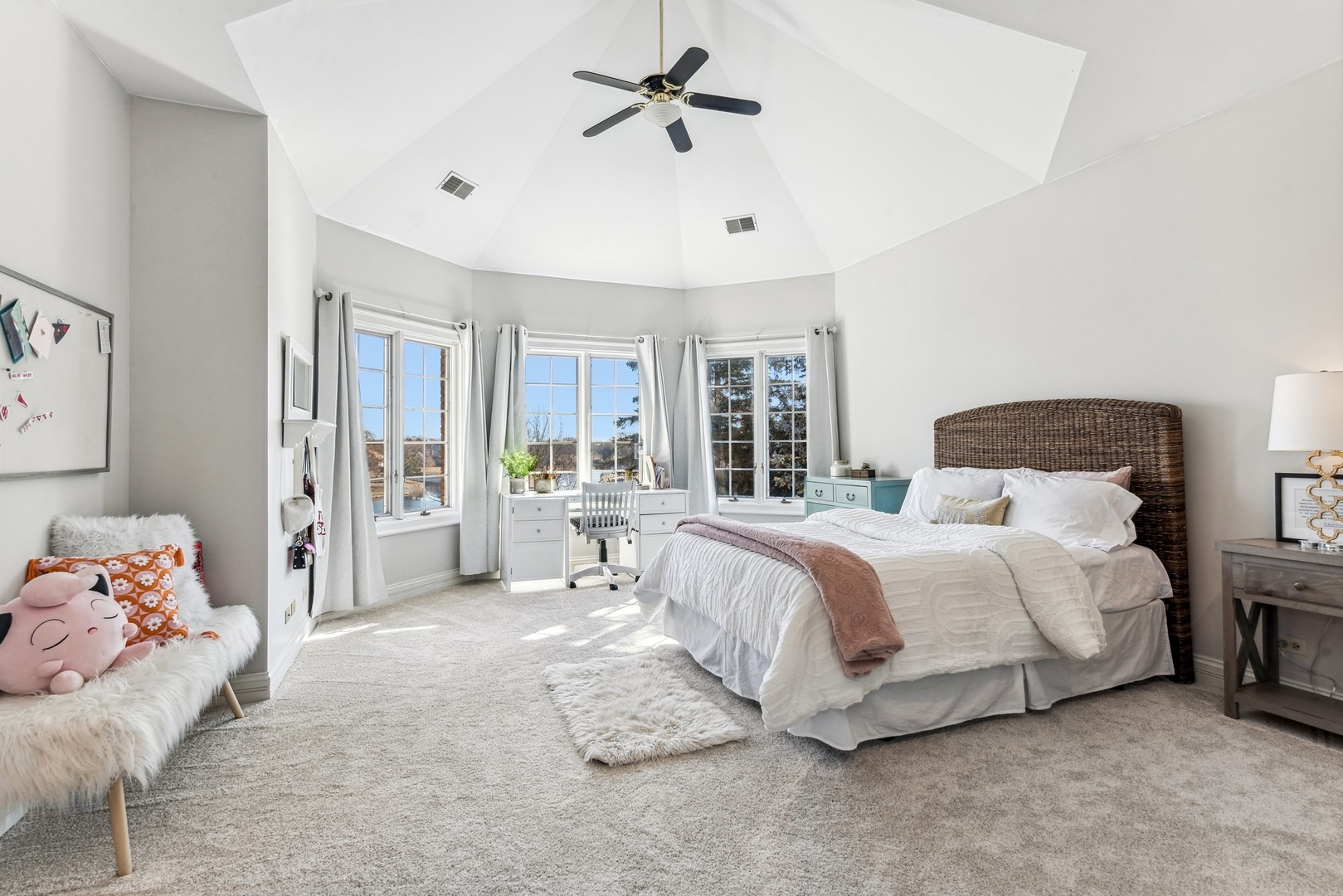 1334 Brandywine Road Libertyville, IL 60048 - Photo 16 of 32 a spacious bedroom with a bed and ceiling fan