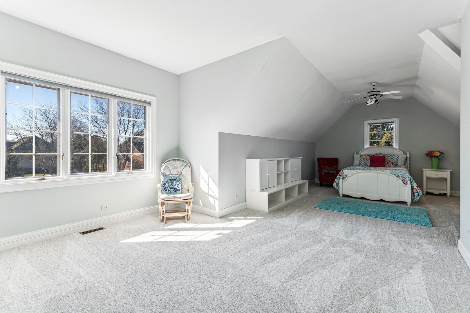 1334 Brandywine Road Libertyville, IL 60048 - Photo 18 of 32 a spacious bedroom with a bed and a large window
