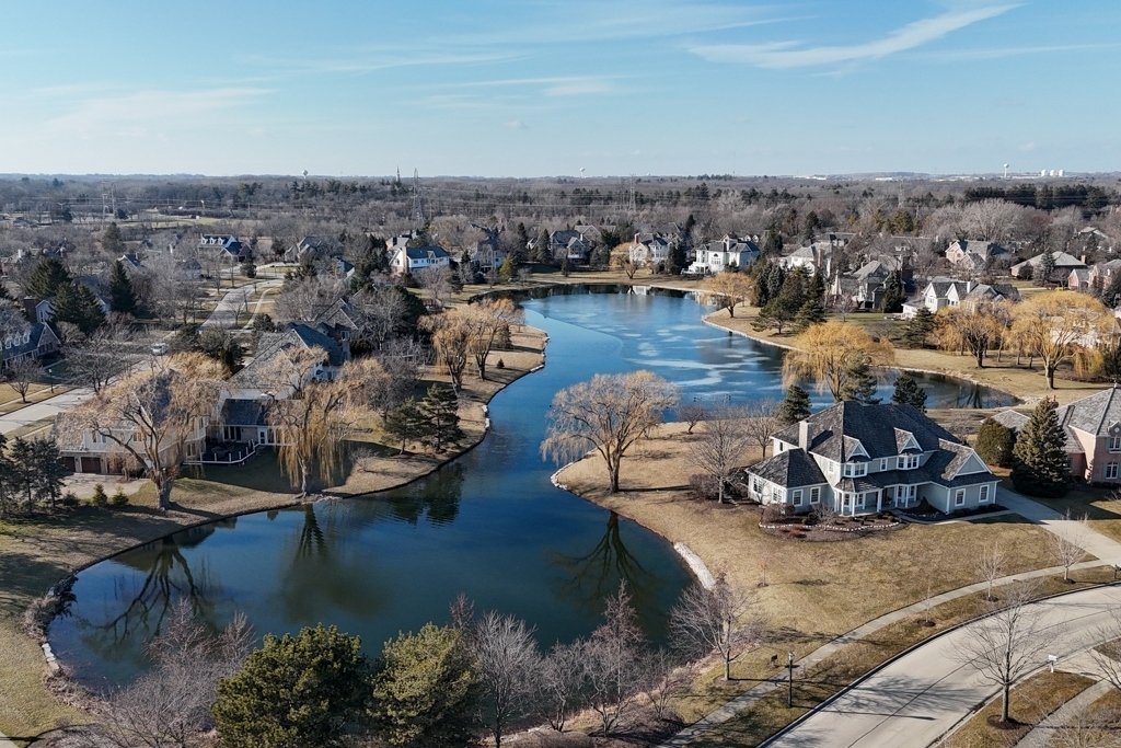 1334 Brandywine Road Libertyville, IL 60048 - Photo 26 of 32 an aerial view of a house with a yard