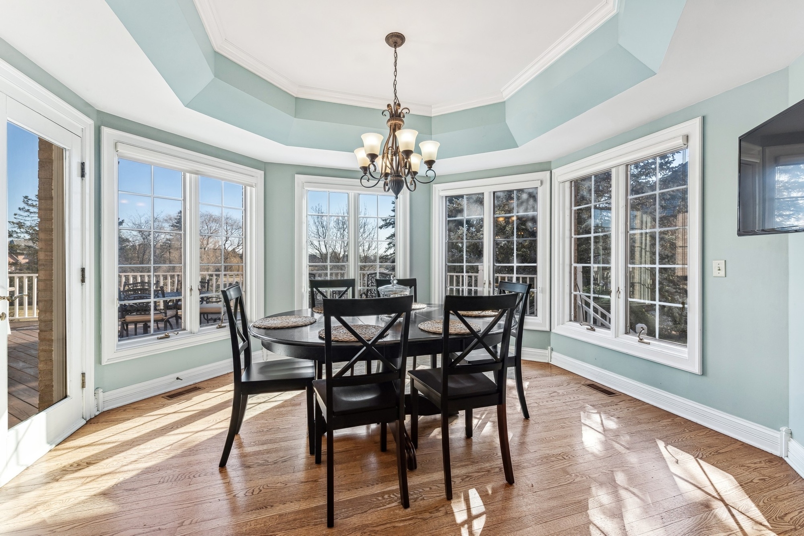 1334 Brandywine Road Libertyville, IL 60048 - Photo 10 of 32 a view of a dining room with furniture wooden floor and chandelier