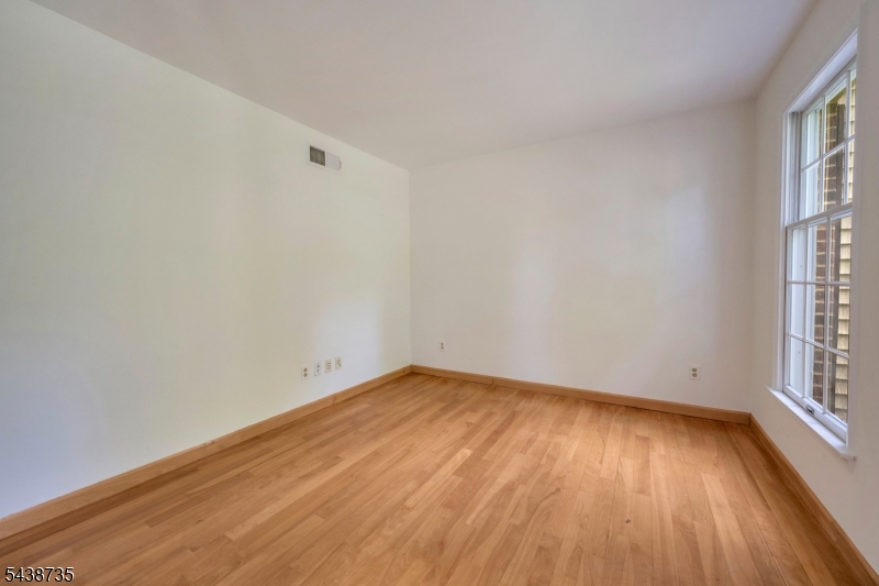 8 Glen Eagles Road Washington, NJ 07882 - Photo 13 of 41