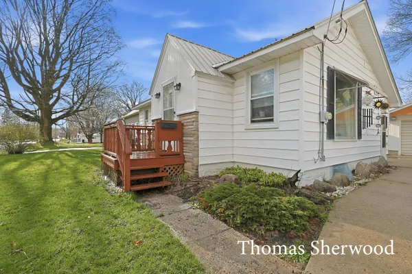 $215,000 | 409 West Oak Street, Fremont, MI 49412