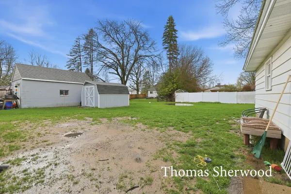$215,000 | 409 West Oak Street, Fremont, MI 49412