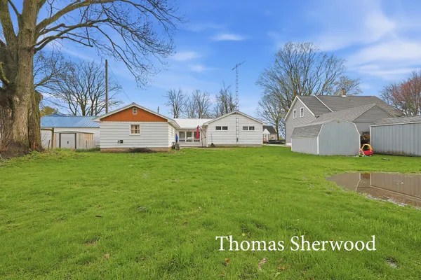 $215,000 | 409 West Oak Street, Fremont, MI 49412