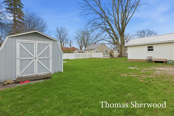 $215,000 | 409 West Oak Street, Fremont, MI 49412