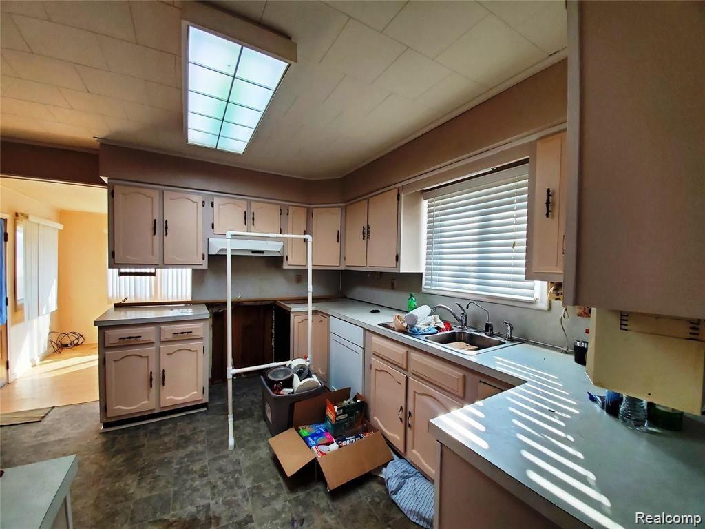 5350 East Coldwater Road Flint, MI 48506 - Photo 8 of 17 Gallery Image 8