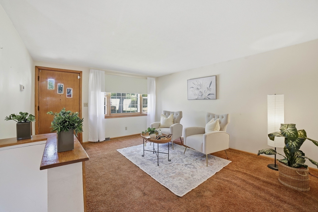 65 Clover Street Worcester, MA 01603 - Photo 4 of 25