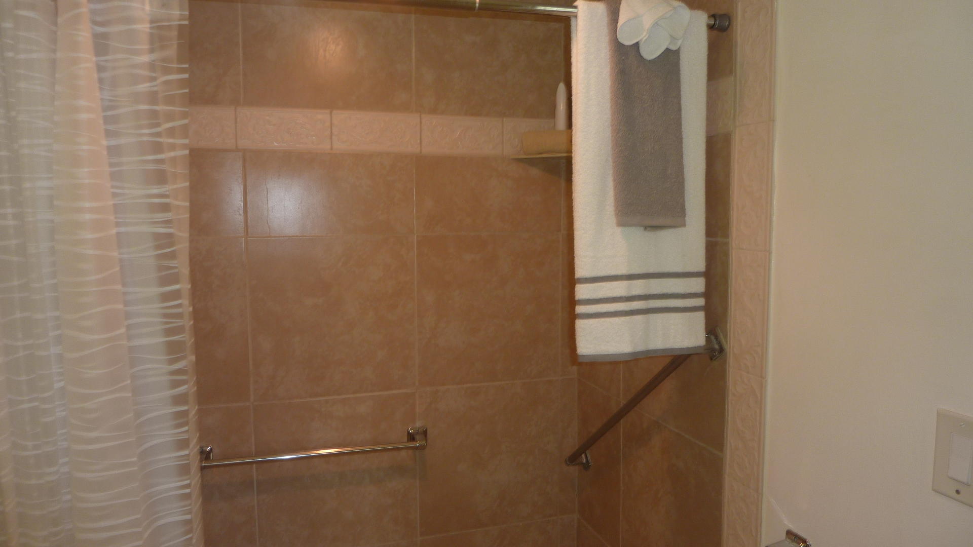 751 Monaco P, Unit 751 Delray Beach, FL 33446 - Photo 20 of 28 Master bath