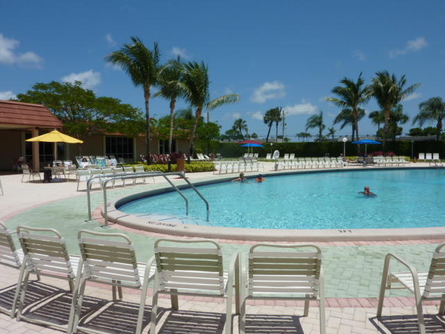 751 Monaco P, Unit 751 Delray Beach, FL 33446 - Photo 27 of 28 Pool