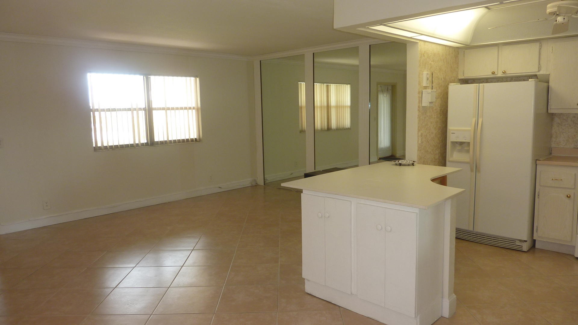 751 Monaco P, Unit 751 Delray Beach, FL 33446 - Photo 4 of 28 Living area