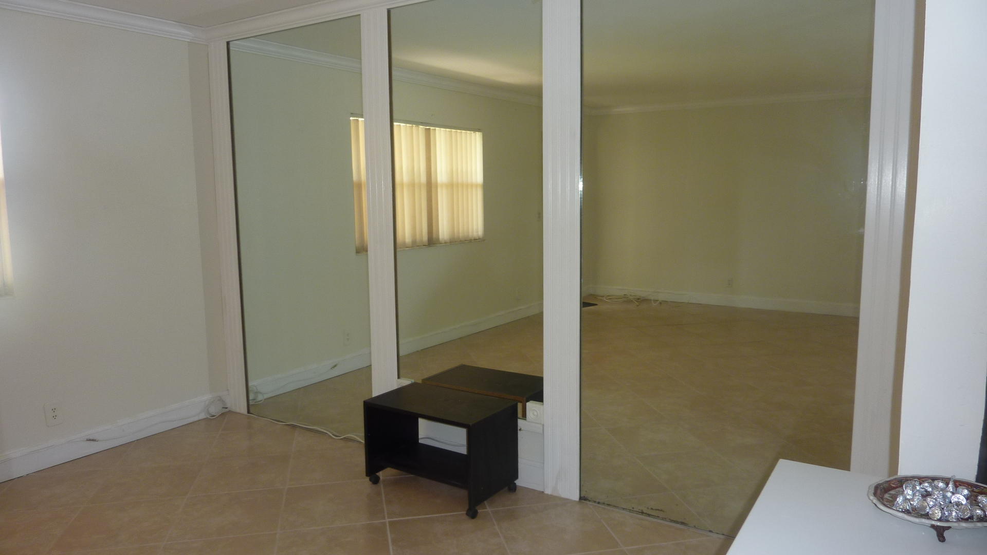 751 Monaco P, Unit 751 Delray Beach, FL 33446 - Photo 6 of 28 Living room