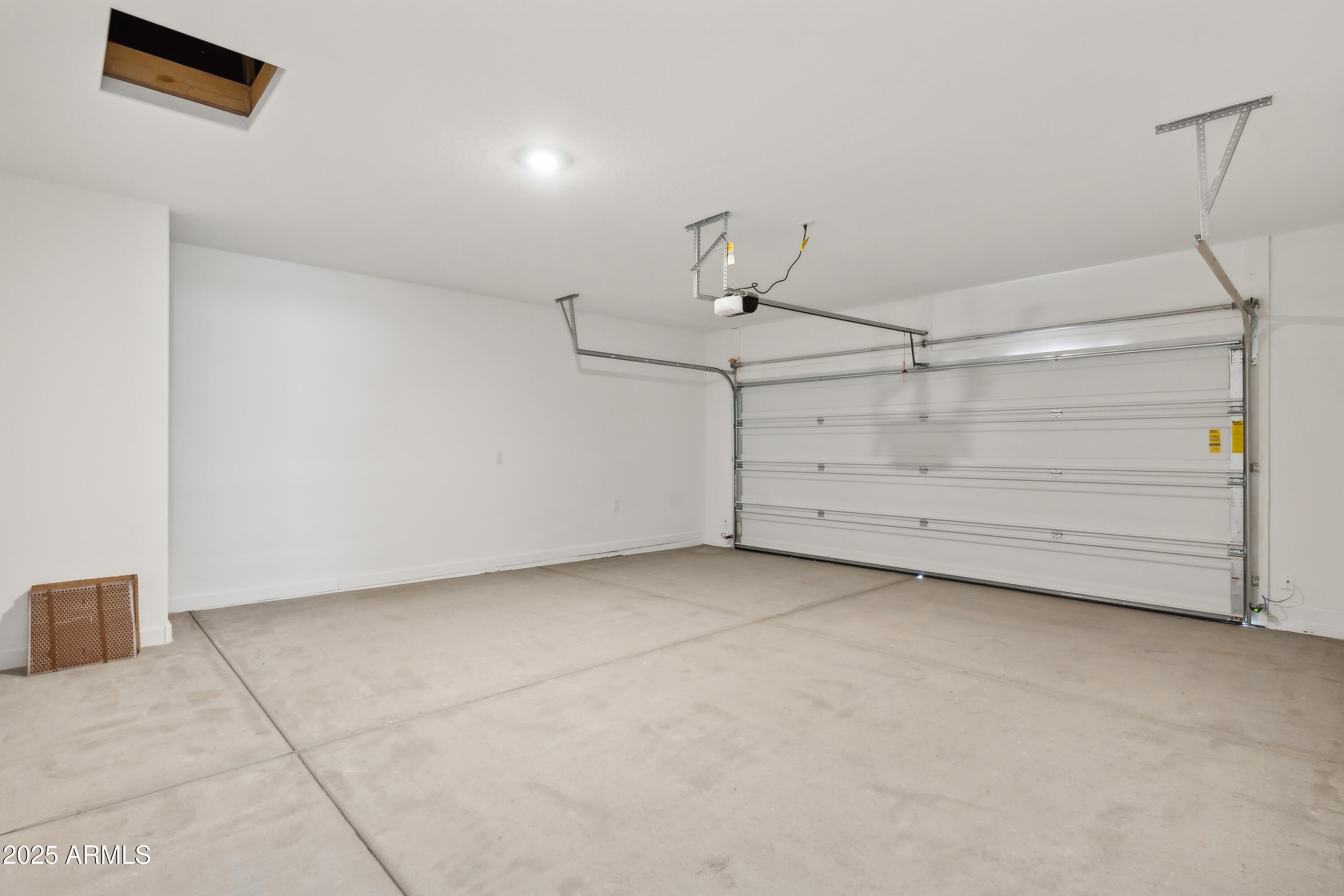 39965 West Venture Road Maricopa, AZ 85138 - Photo 18 of 18 Palo Verde garage