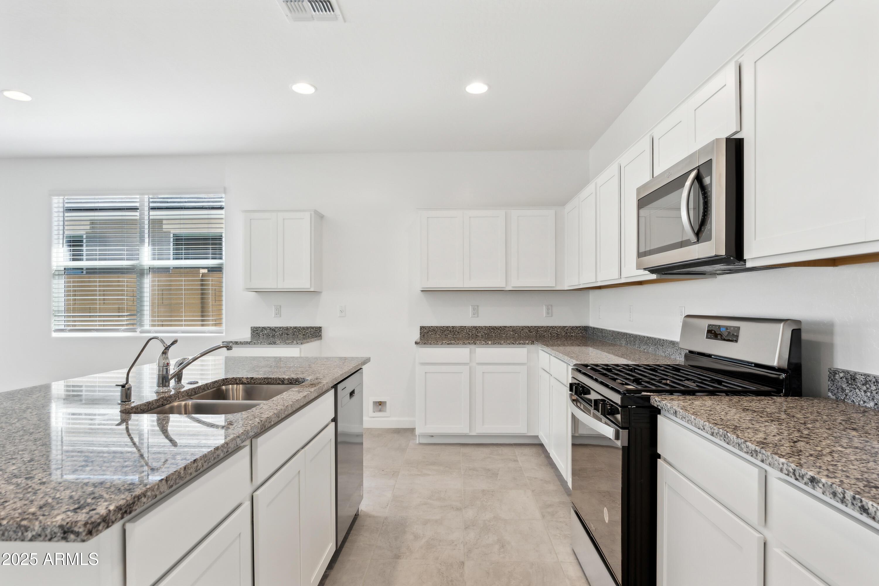 39965 West Venture Road Maricopa, AZ 85138 - Photo 4 of 18 Palo Verde kitchen