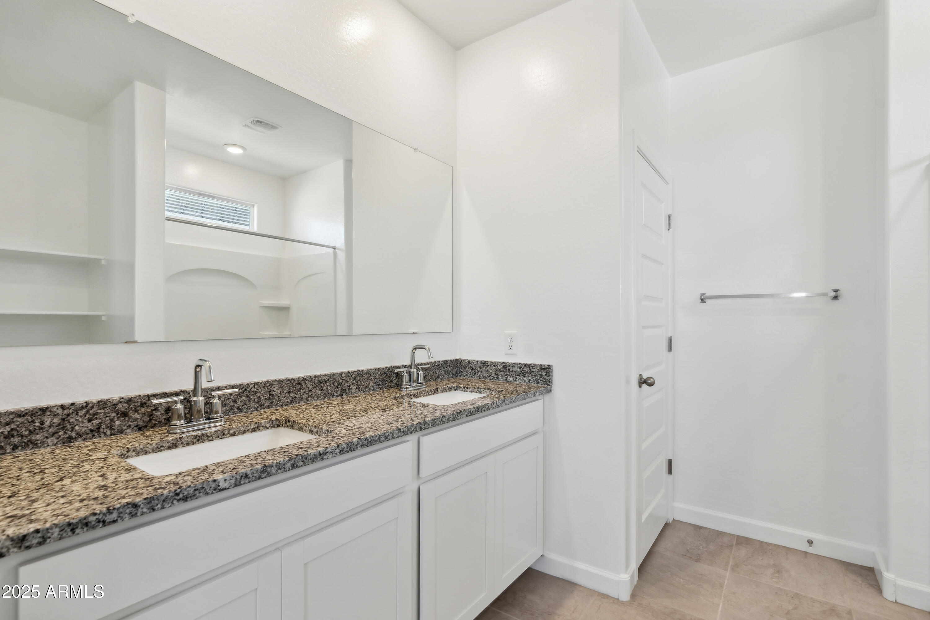 39965 West Venture Road Maricopa, AZ 85138 - Photo 10 of 18 Palo Verde primary bathroom