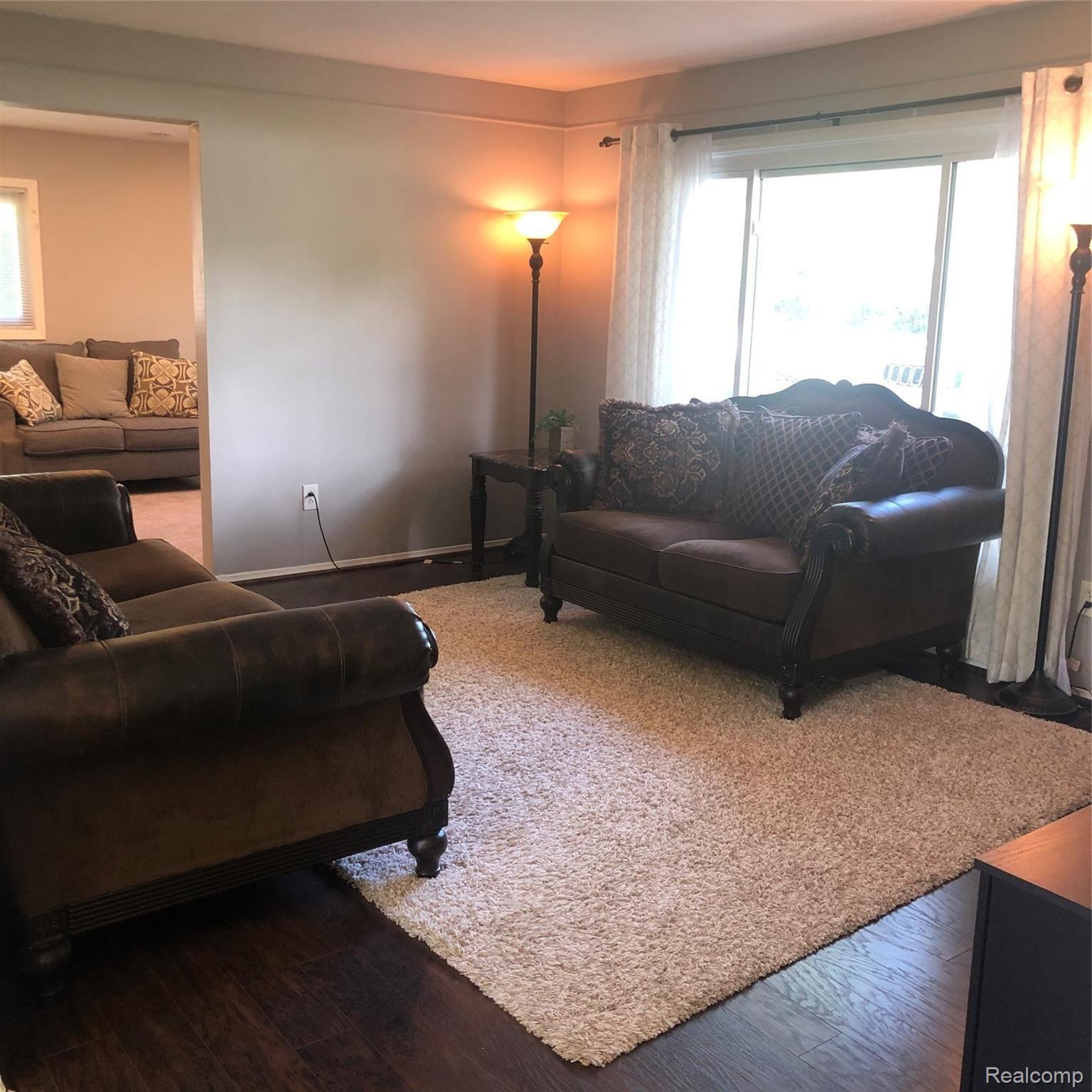 6474 Greer Road West Bloomfield, MI 48324 - Photo 11 of 29 6474 Greer LR 3.jpg