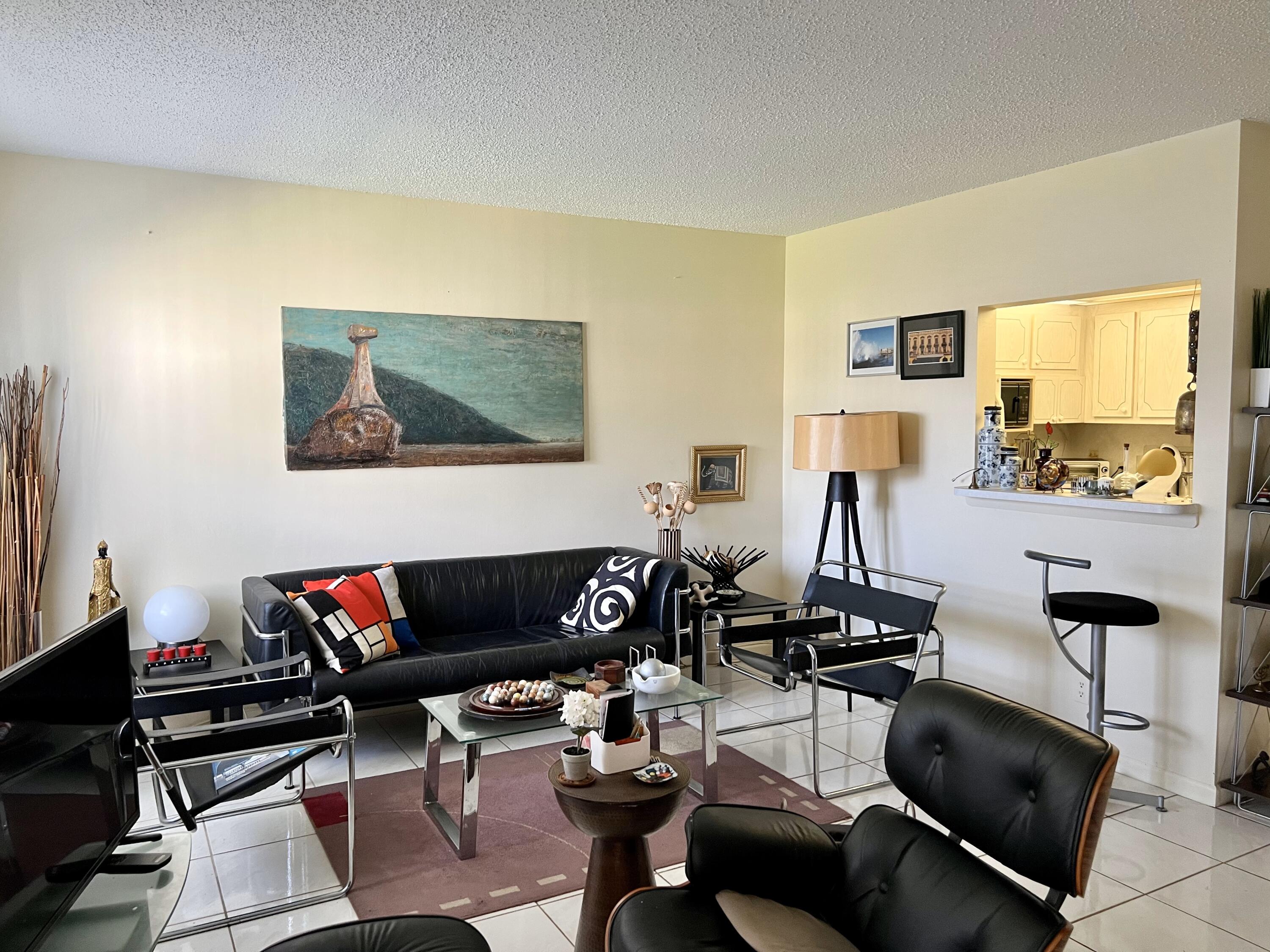 23 Preston A Boca Raton, FL 33434 - Photo 8 of 13 Living Room