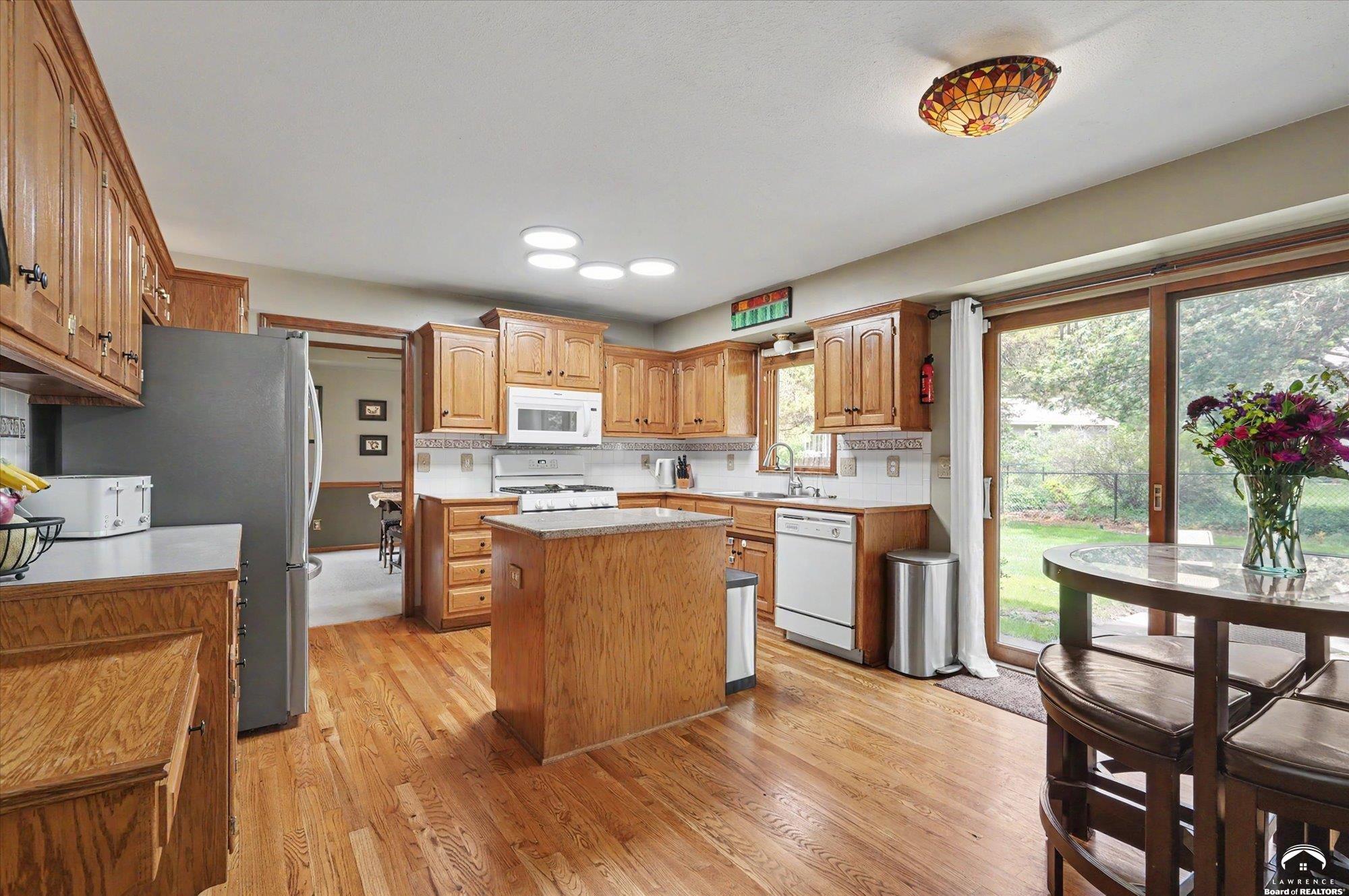 2408 Oxford Road Lawrence, KS 66049 - Photo 11 of 43