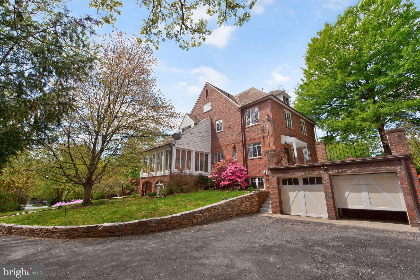 5553 Little Falls Road Arlington, VA 22207 - Photo 7 of 53 Large Private Drive and Two Car Garage