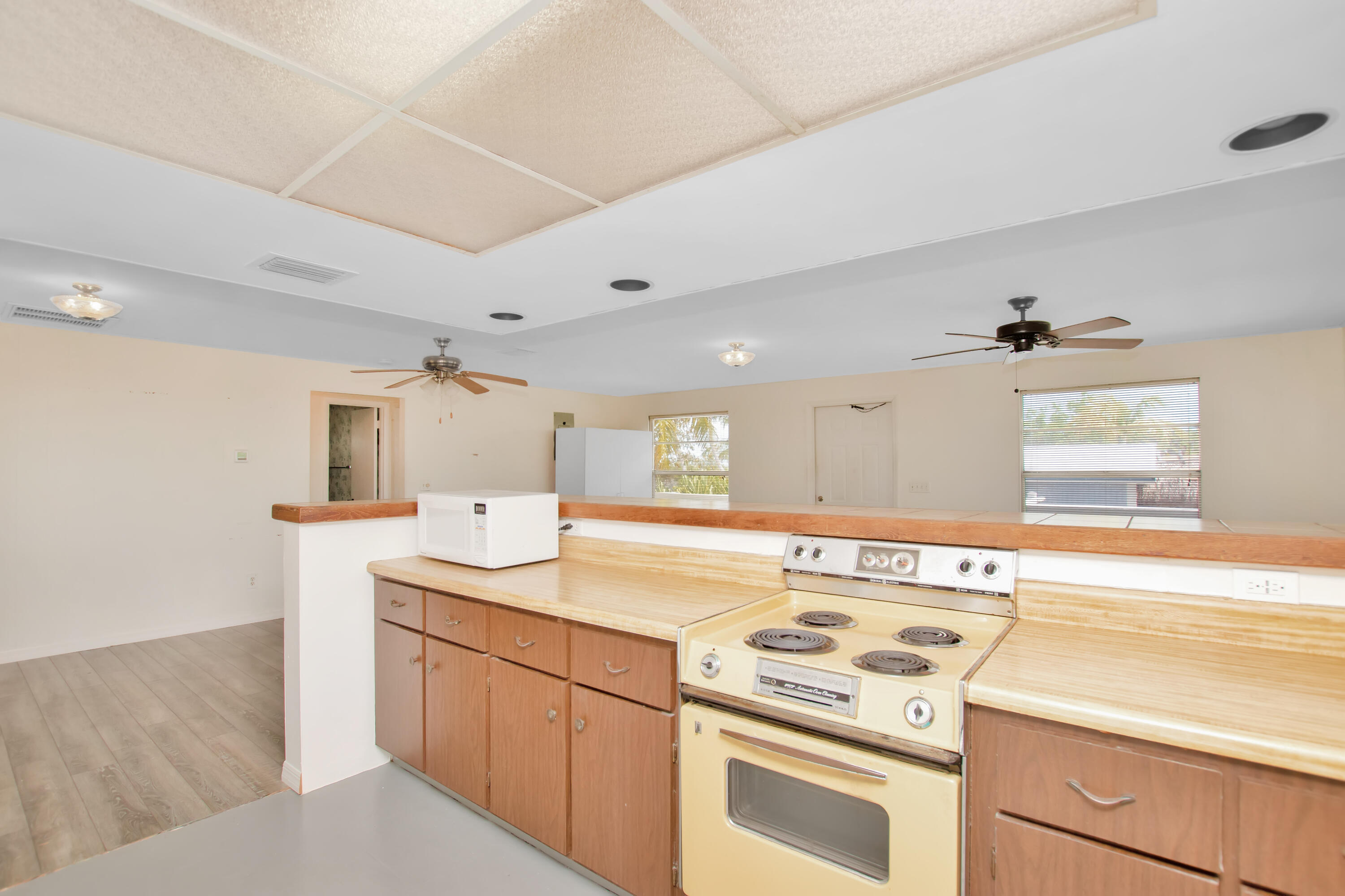 661 Pirates Road Summerland Key, FL 33042 - Photo 18 of 45 Kitchen 3