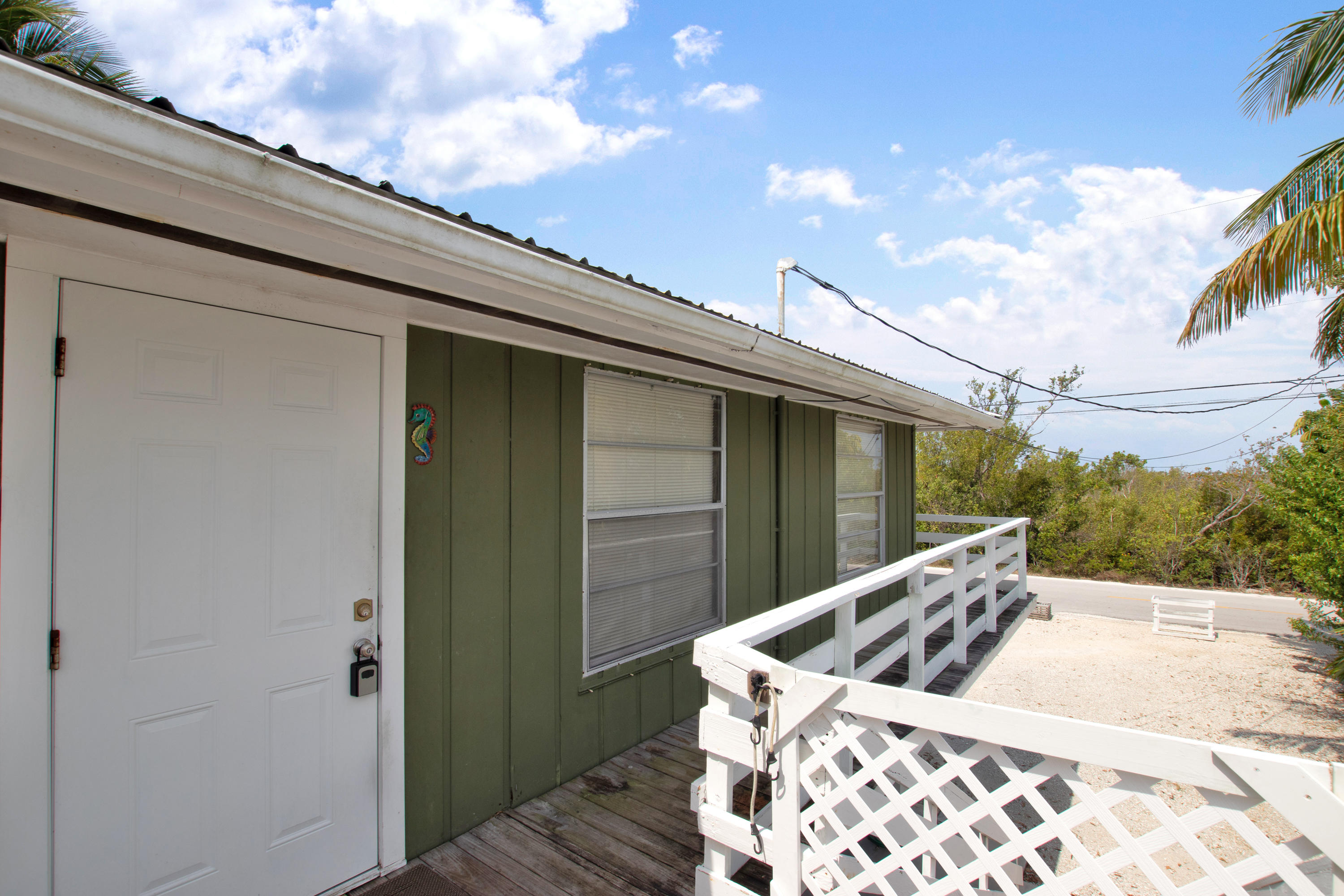 661 Pirates Road Summerland Key, FL 33042 - Photo 8 of 45 Entry door