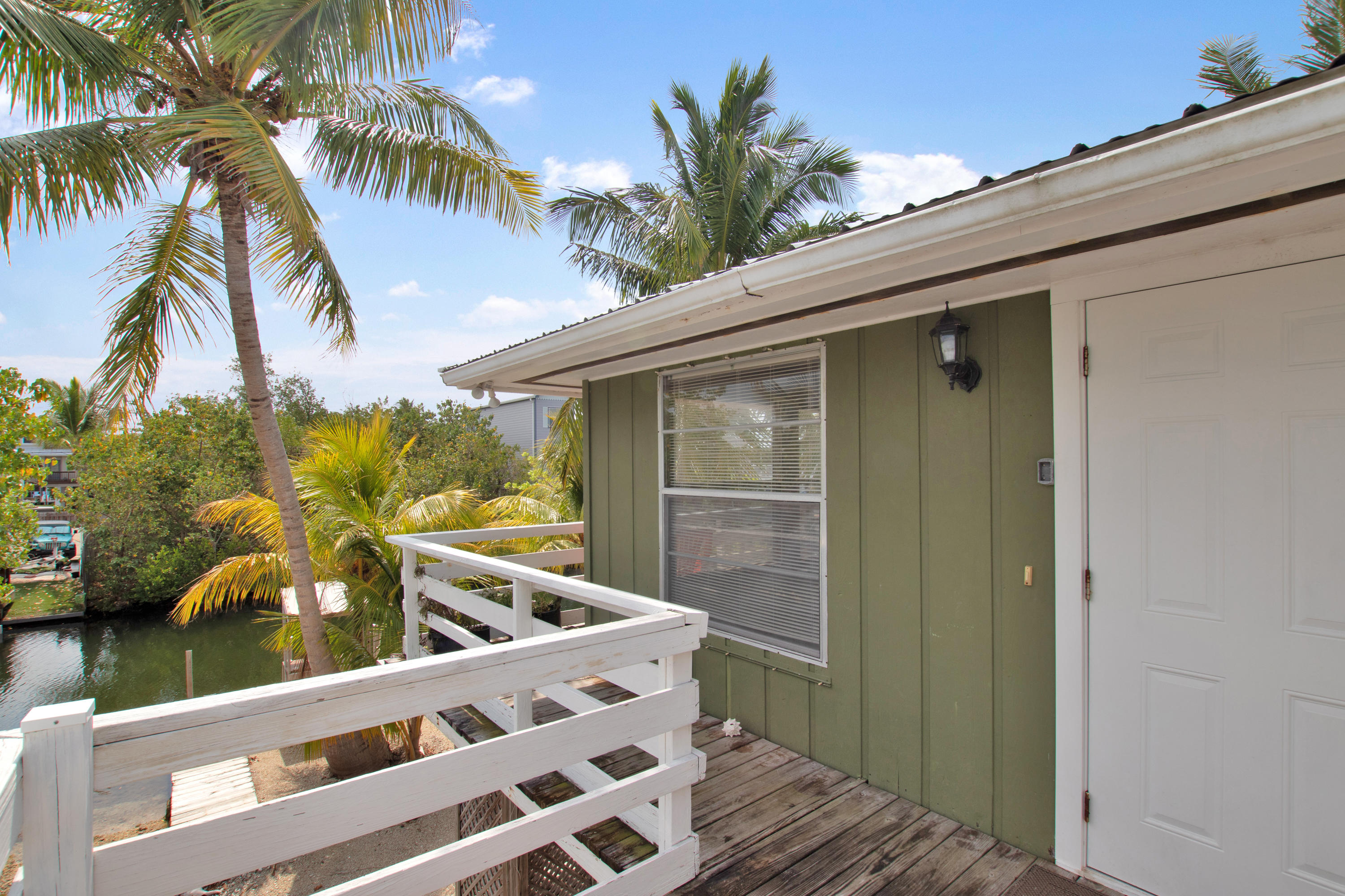 661 Pirates Road Summerland Key, FL 33042 - Photo 10 of 45 Entry way, porch