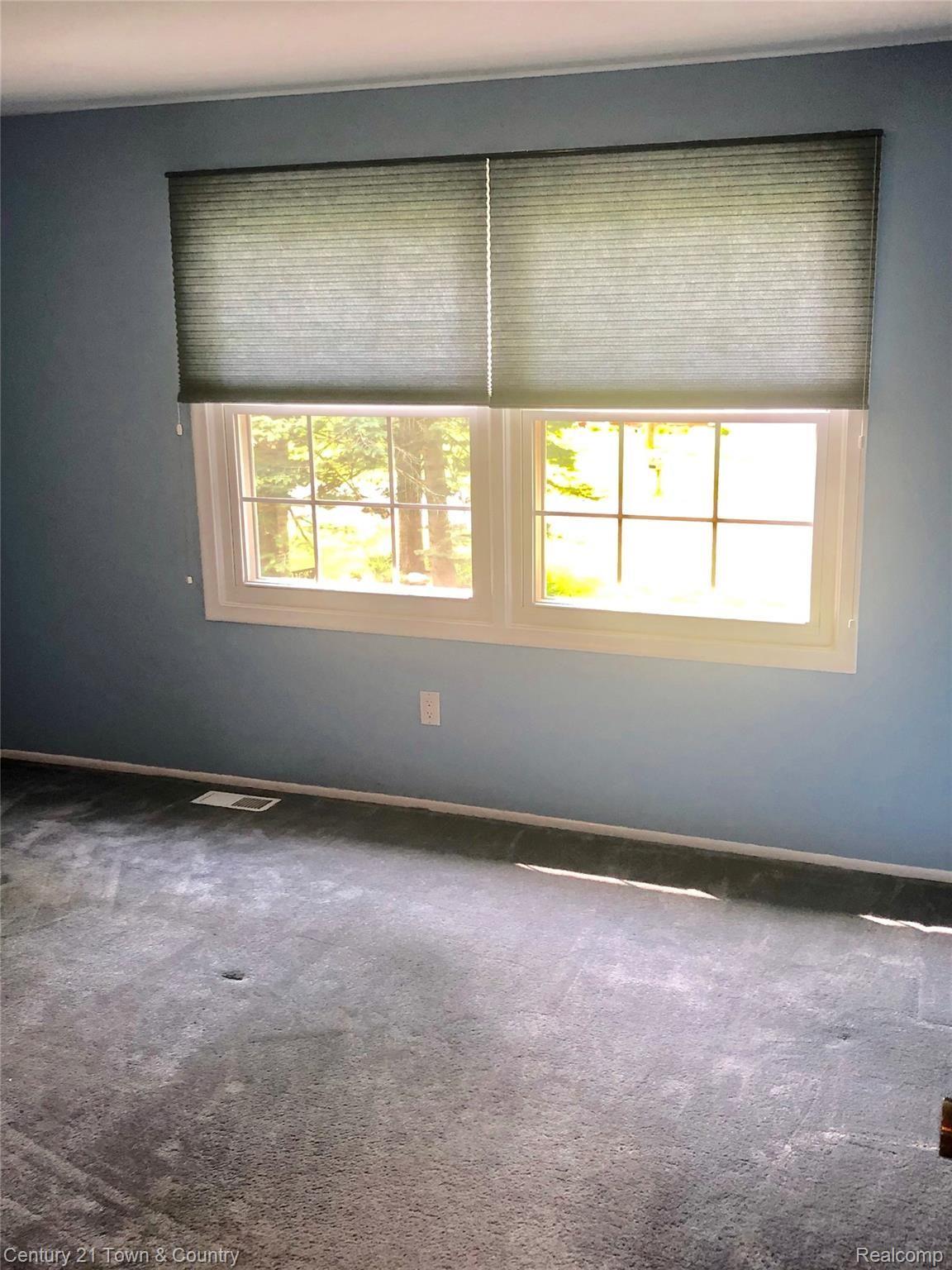 2017 Devonshire Road Bloomfield Hills, MI 48302 - Photo 19 of 43 Bedroom 2 windows face north.