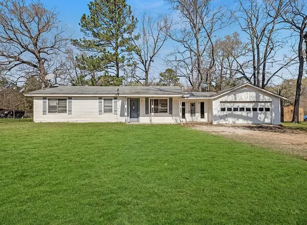 a view of house with a garden space