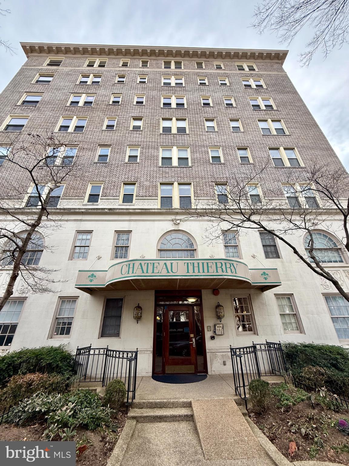 1920 S Street Northwest, Unit 404 Washington, DC 20009 - Photo 23 of 25 a front view of a building