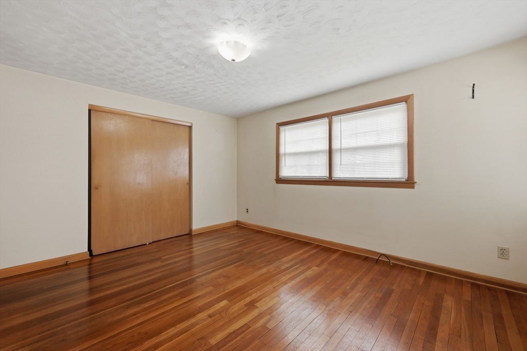 20 Elaine Street Webster, MA 01570 - Photo 15 of 24