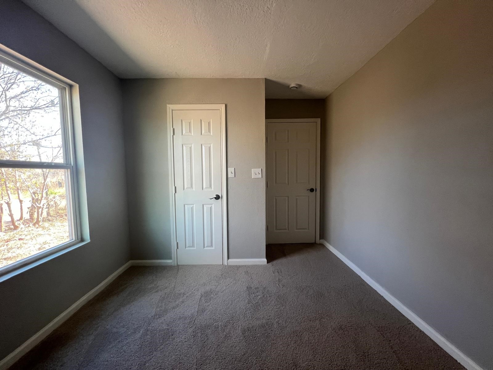 7106 Summer Lane Rosharon, TX 77583 - Photo 6 of 13 an empty room with windows