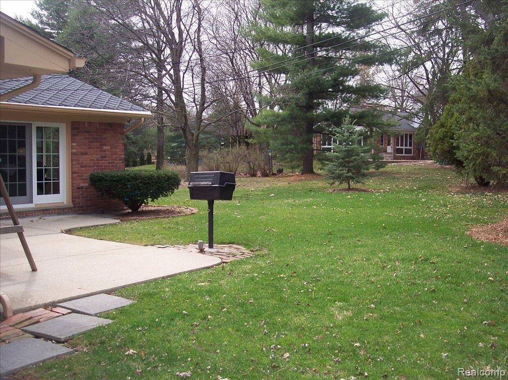 118 Randolph Road Rochester, MI 48309 - Photo 17 of 24 Patio & Yard