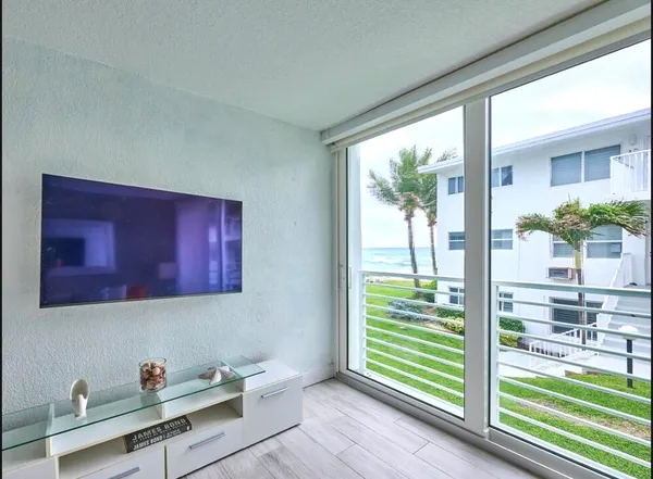 $310,000 | 1043 Hillsboro Mile, Unit 21C, Hillsboro Beach, FL 33064