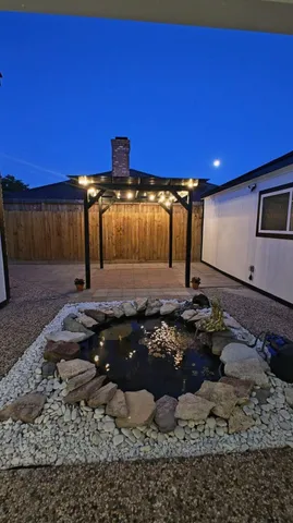 a view of a house with backyard