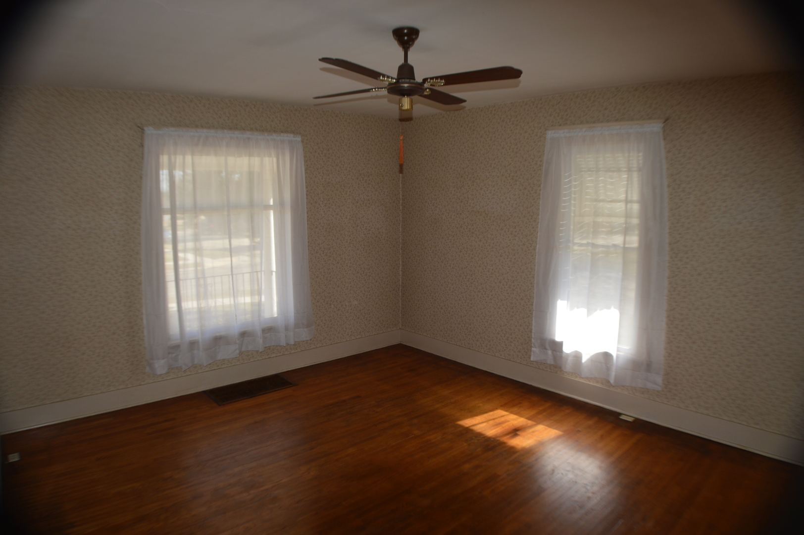 902 North 10th Street Rochelle, IL 61068 - Photo 8 of 24
