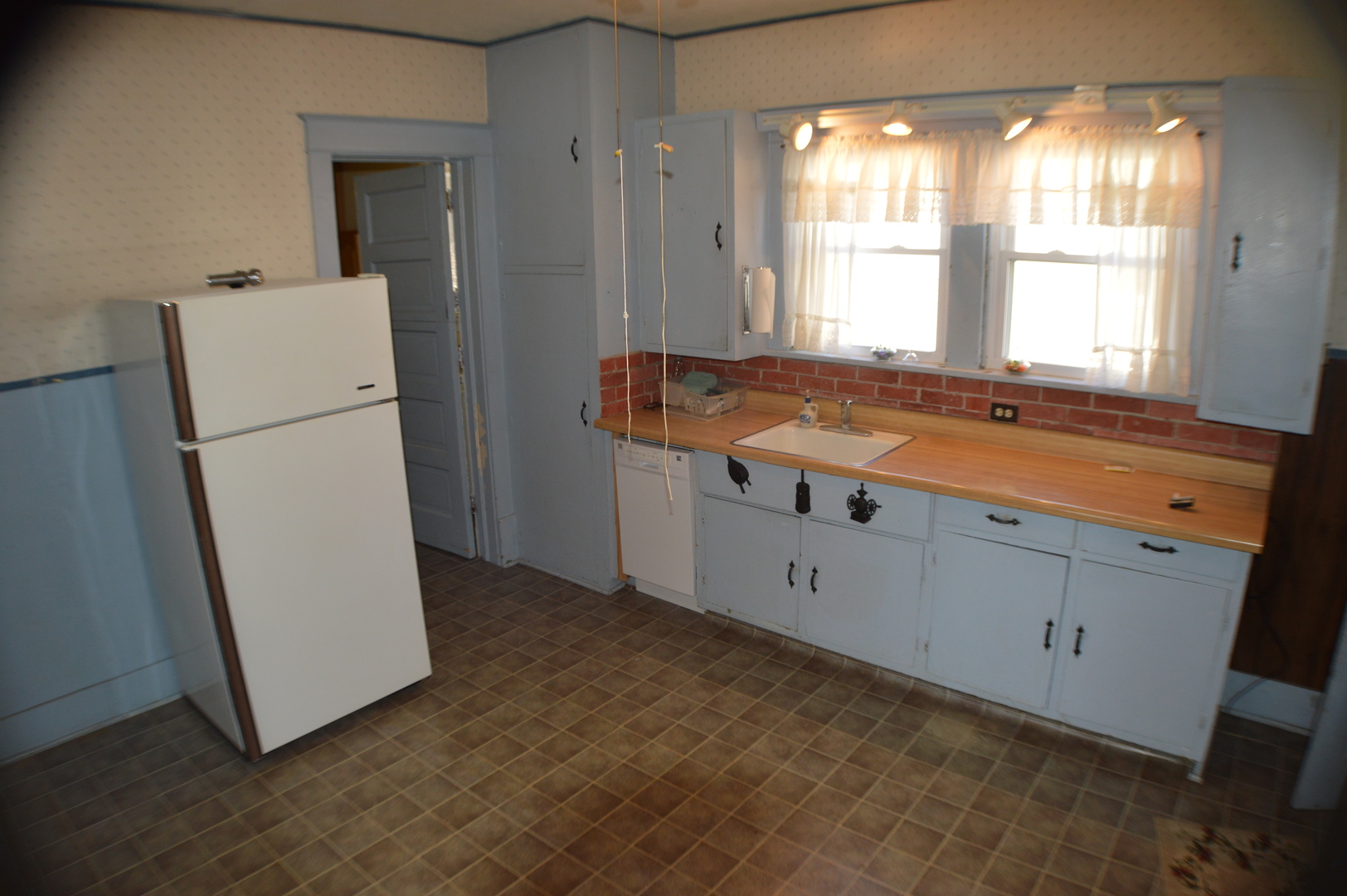 902 North 10th Street Rochelle, IL 61068 - Photo 9 of 24