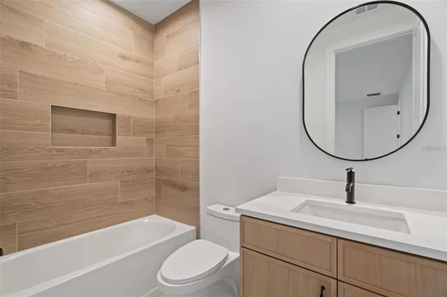 a view of empty room with windows