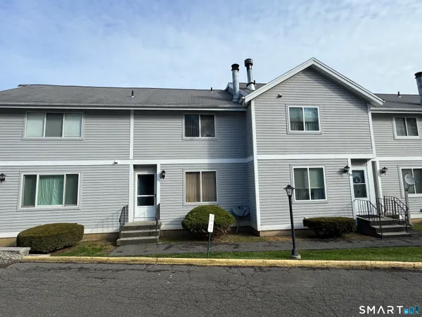 $2,475 | 151 Shelter Rock Road, Unit 81, Danbury, CT 06810