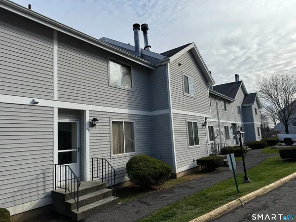 $2,475 | 151 Shelter Rock Road, Unit 81, Danbury, CT 06810